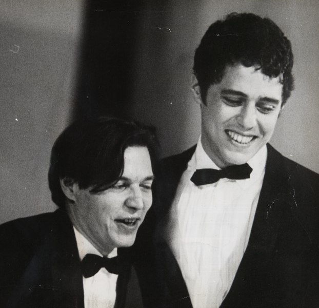 File:Tom Jobim e Chico Buarque no Festival Internacional da Canção (FIC).tif