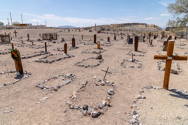 File:Tonopah NV Cemetery - 52133069996.jpg