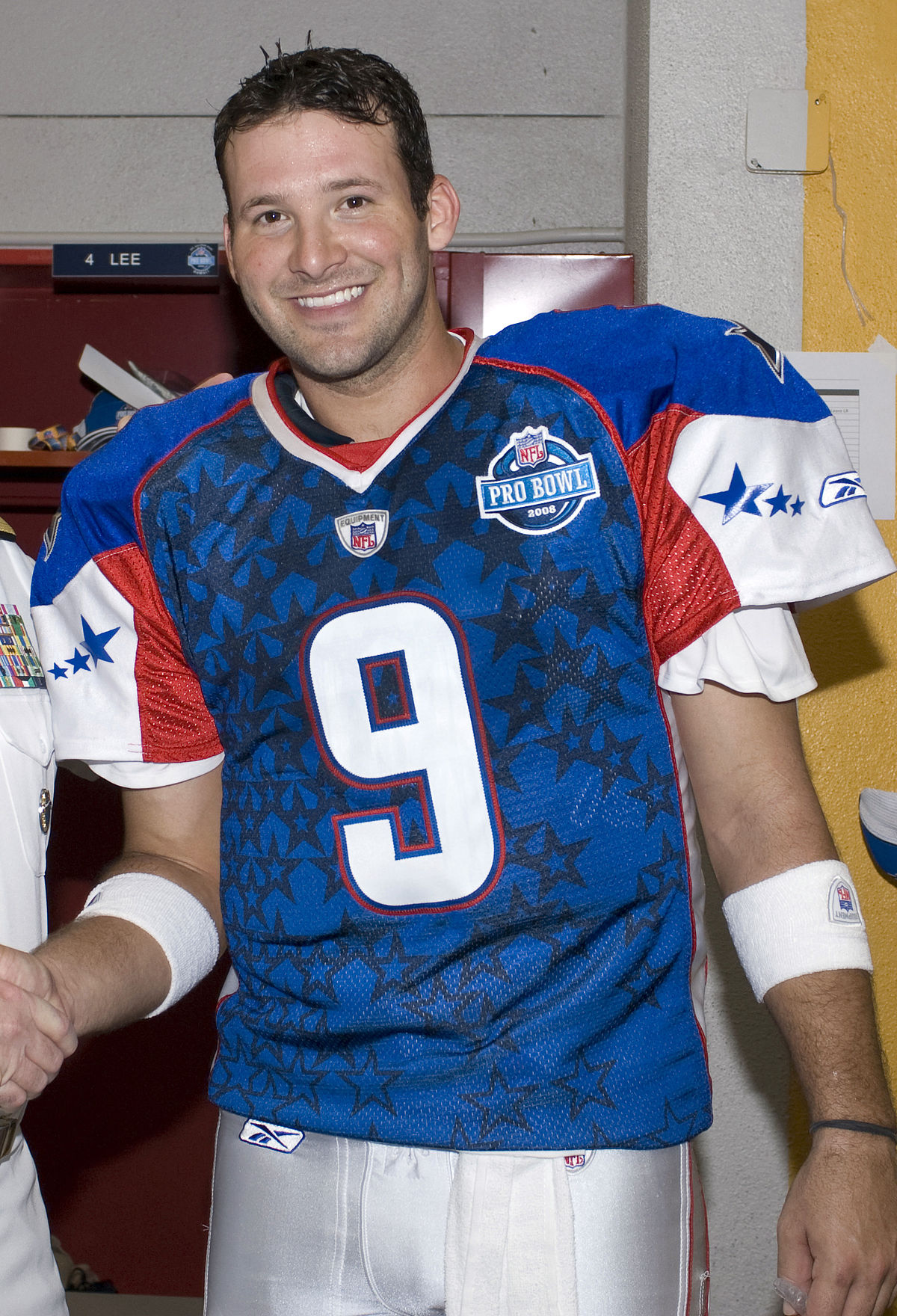 File:Tony Romo before 2008 Pro Bowl.JPEG - Wikipedia