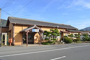 Tsuge Station ekisha.JPG