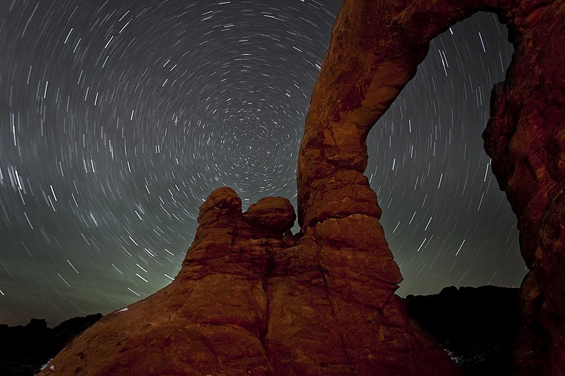 File:Turret Arch with Star Trails (8405369443).jpg