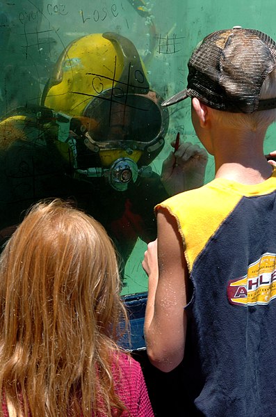 File:US Navy 040717-N-9712C-011 A Navy diver plays tic-tac-toe with the children from the inside of a water tank at a Seabee Days display.jpg