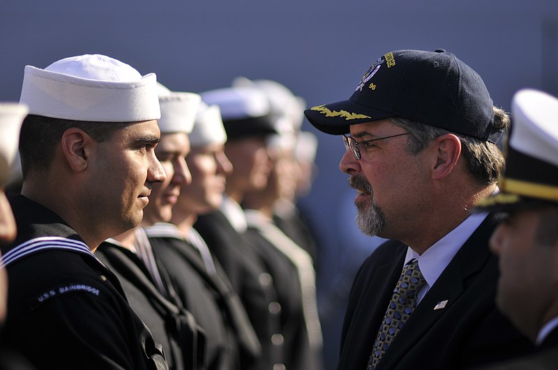File:US Navy 091119-N-8907D-134 Capt. Richard Phillips, former Captain of the container ship MV Maersk Alabama, publicly thanks Sailors assigned to the guided-missile destroyer USS Bainbridge (DDG 96).jpg