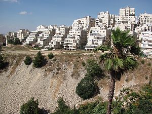 קרית אונסדארף: געגנט אין צפון ירושלים