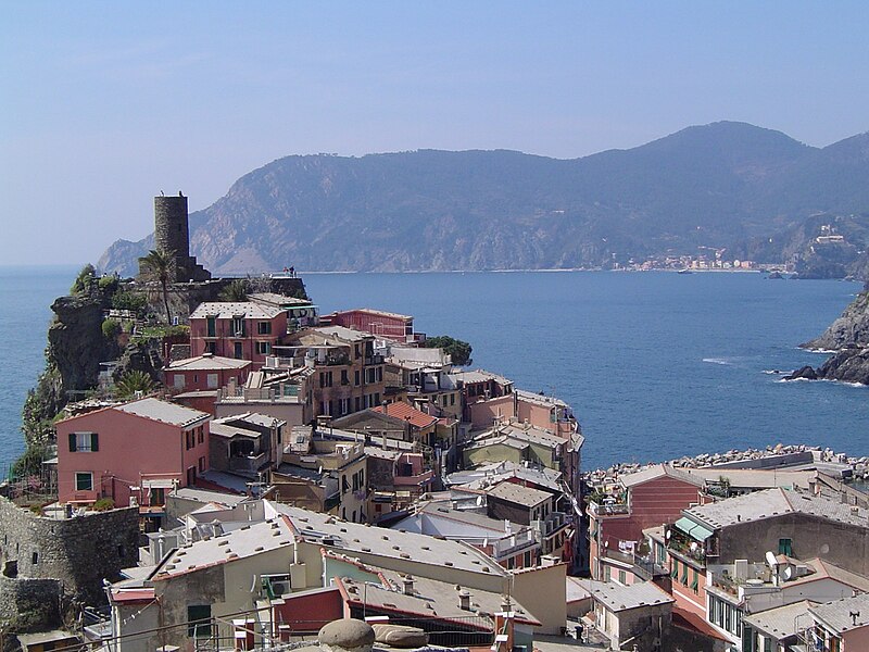 File:Vernazza-view01.jpg