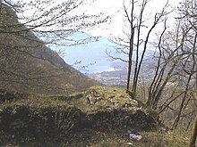 Ruines du vieux château de l'Épine.