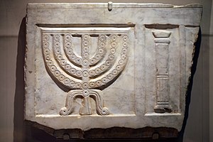 Menorá: Orígenes, construcción y uso, La destrucción del Templo de Jerusalén y sus efectos, Simbolismo