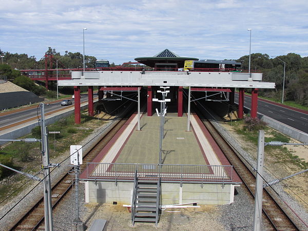 Whitfords railway station, Kingsley