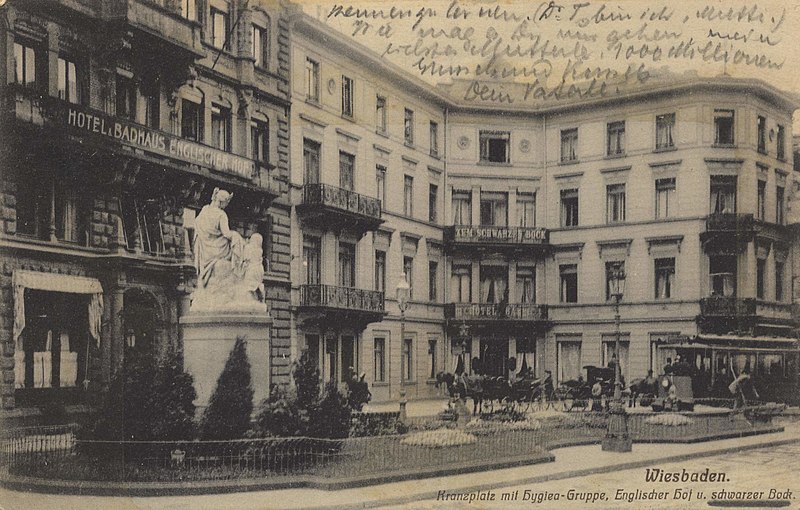 File:Wiesbaden, Hessen - Kranzplatz mit Hygiea-Gruppe, Englischem Hof und Schwarzem Bock (Zeno Ansichtskarten).jpg