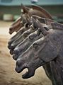 Pferdeköpfe aus Terrakotta