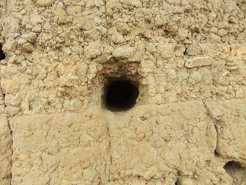 File:Xishuang Lou - hole in the wall - DSCF4098.JPG