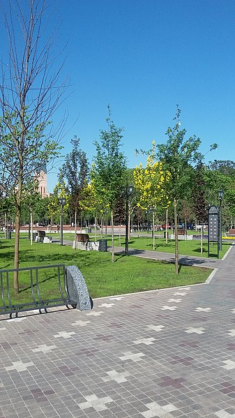 File:Yerevan 2800th anniversary park (003).jpg