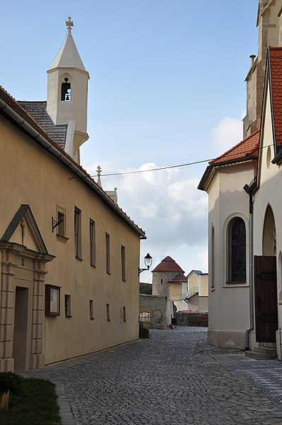 File:Znojmo-kaple-svVáclava2009.jpg