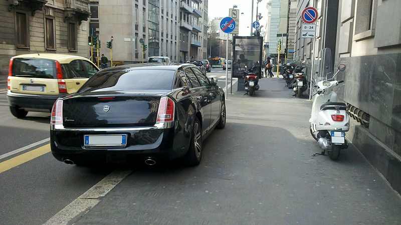 File:" 13 - ITALY - Lancia Thema (2011) in Milan with Piaggio Vespa.jpg