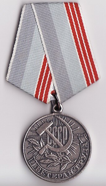 Medal "Veteran of Labour" (obverse)