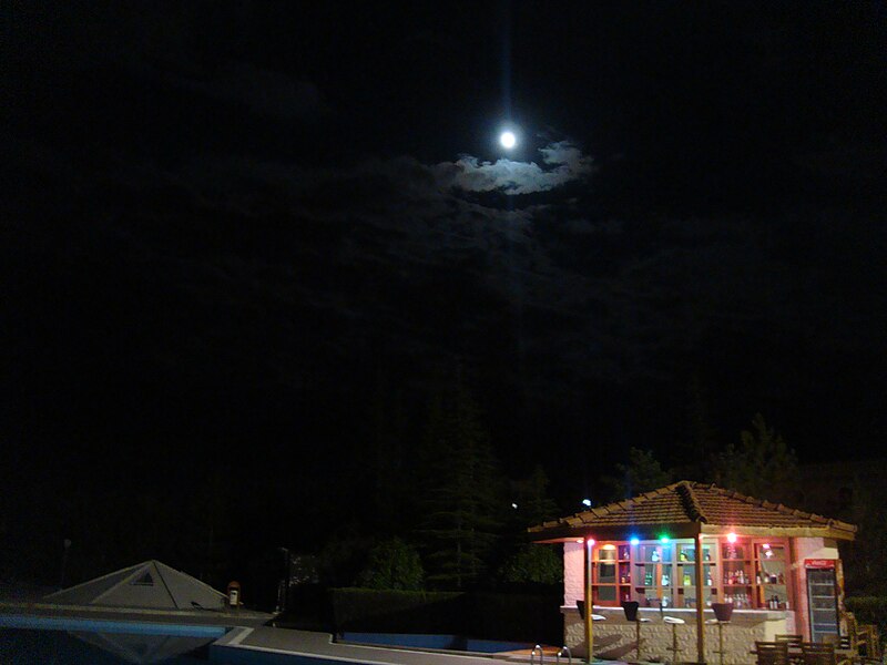 File:Ночь в Невшехире - panoramio.jpg