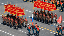 Cadets of the academy dressed in Red Army uniforms. Parad v chest' 70-letiia Velikoi Pobedy - 66.png