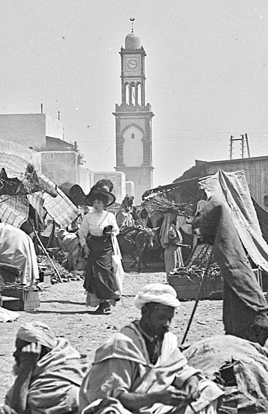 File:السوق الكبير خارج أسوار مدينة الدار البيضاء عام 1911.jpg