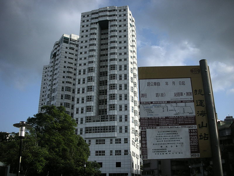 File:海山捷運站附近大樓 - panoramio - Tianmu peter (3).jpg