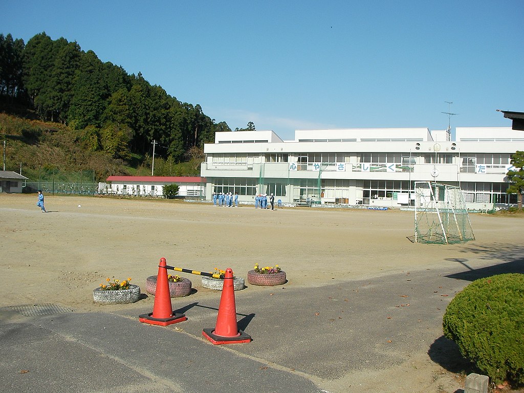 File 鶴巣小学校 体育 Panoramio Jpg Wikimedia Commons