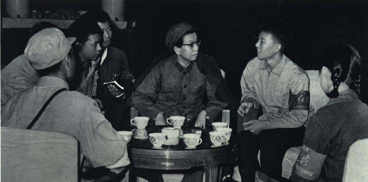 File:1967-08 1967年 江青与红卫兵.jpg - Wikipedia