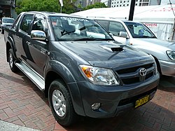 2005-2007 Toyota Hilux (KUN26R) SR5 4-ovinen apuohjelma 02.jpg