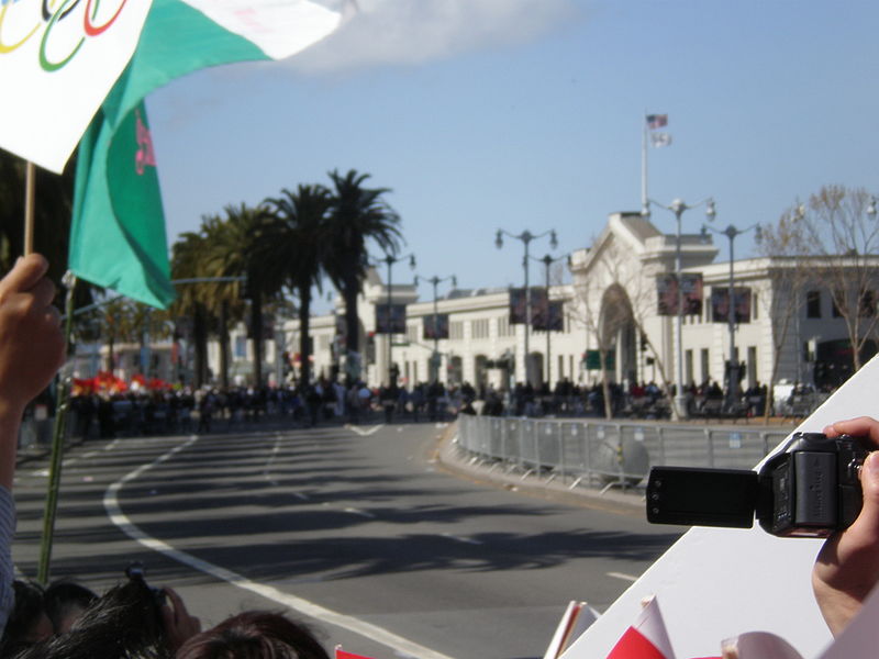 File:2008 Olympic Torch Relay in SF - Embarcadero 75.JPG