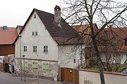 Deutsch: Aschaffenburg, Stadtteil Schweinheim, Marienstraße 17, Wohnhaus aus dem 17./18. Jahrhundert mit verputztem Fachwerk English: Aschaffenburg, Schweinheim district, Marienstrasse 17, residential house from 17th/18th century with plastered timber framing This is a photograph of an architectural monument. It is on the list of cultural monuments of Bayern, no. D-6-61-000-554.