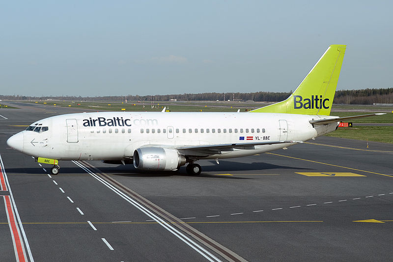 File:Air Baltic, YL-BBE, Boeing 737-53S (16270253587).jpg