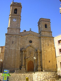 Frontera de la ilesia de Sant Antolín d'Aitona, d'estilo barroco, de lo sieglo XVIII