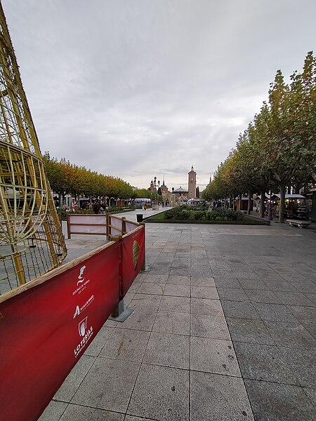 File:Alcalá de Henares en diciembre de 2022 04.jpg