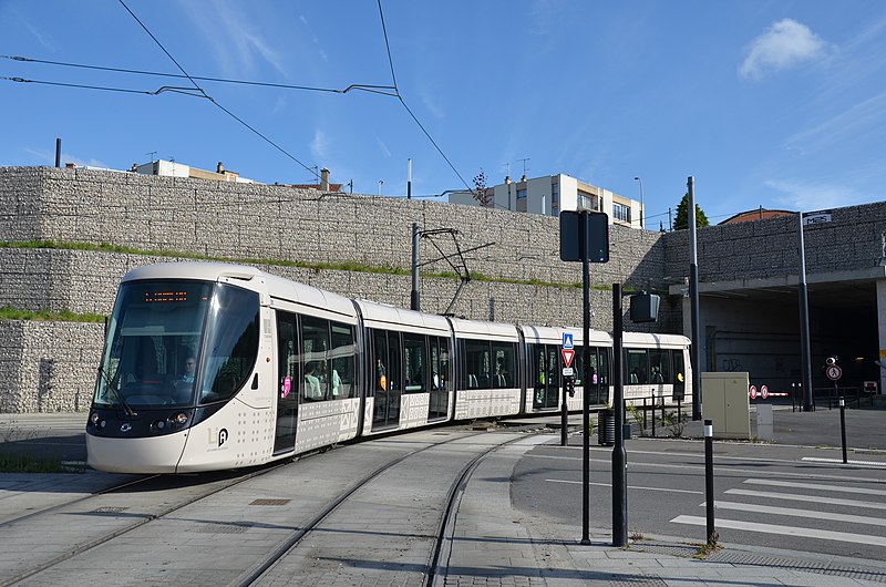 File:Alstom Citadis 302 n°001 LiA - Place Jenner.JPG