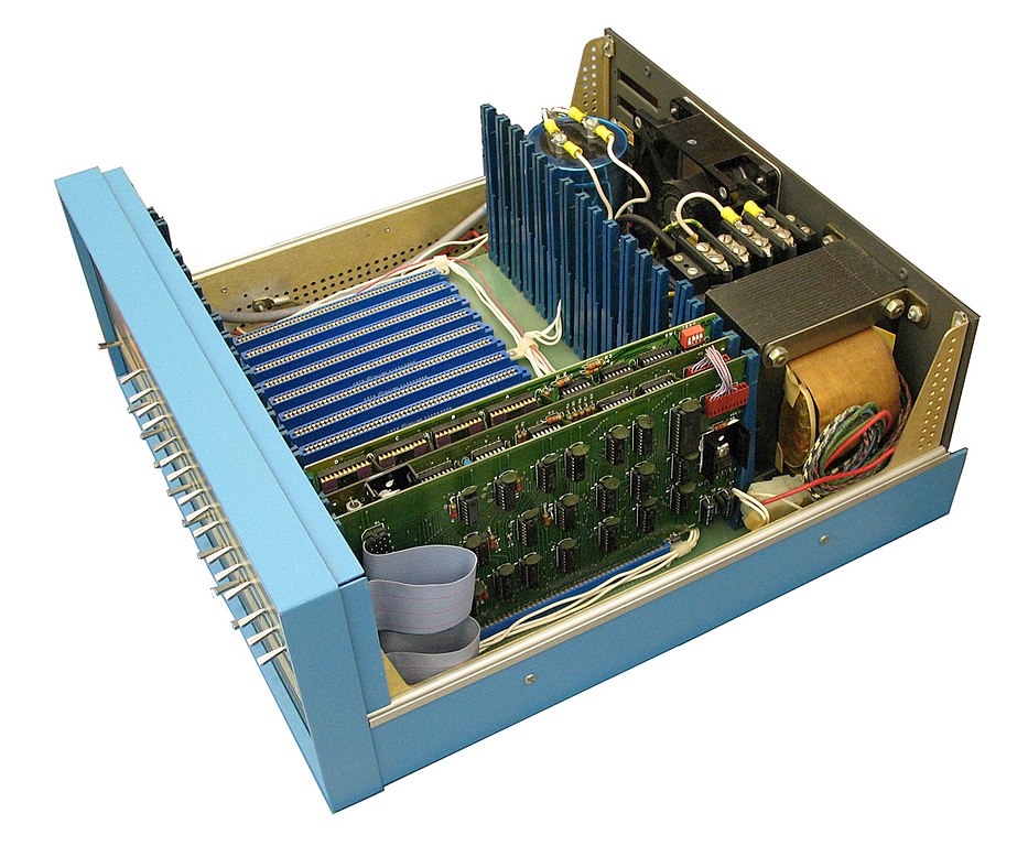 File:Altair 8800b Computer.jpg - Wikimedia Commons