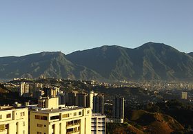Vue du mont Ávila (à gauche).