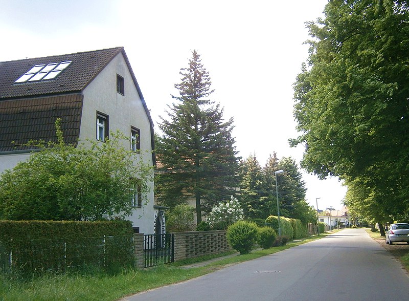 File:BöttnerstrKarow-S.JPG