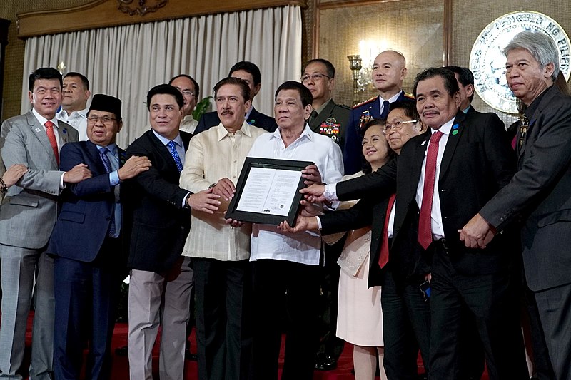 File:BOL Presentation to MILF, Duterte.jpg