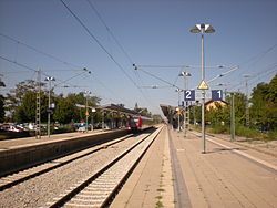 Bahnhof Deisenhofen - Bahnsteige.JPG