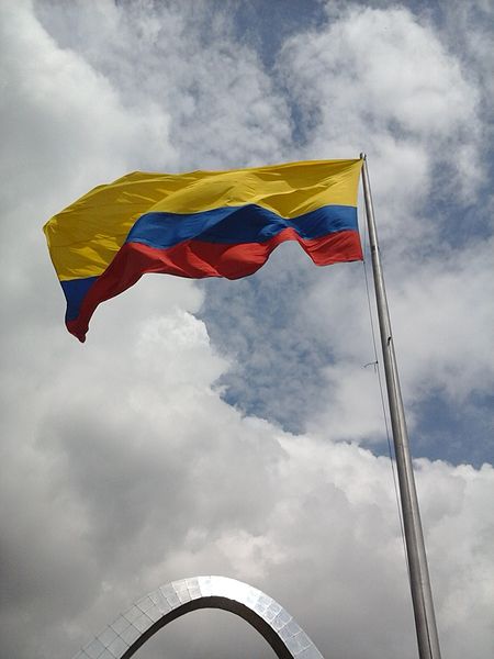 File:Bandera de Colombia en corferias.jpg