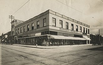 Holzwasser's first location before it opened; while it was still the Barnett-Stine Co. and only two stories. An additional two stories would be added. Around 1910 Barnett and Stine 6th and D (Broadway) San Diego est. 1910.jpg