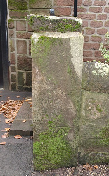 File:Benchmark at Elm Cottage, Woolton Road.jpg