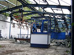 2004: Im Jahr 2000 ausgebrannte Bergstation