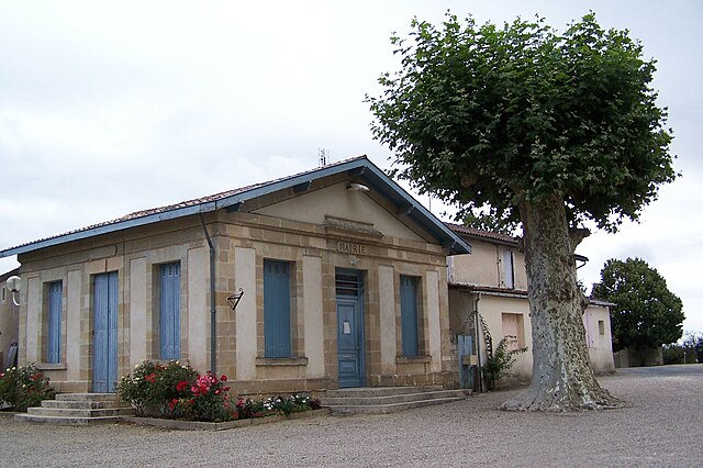 Ang Town Hall sa Bernos-Beaulac