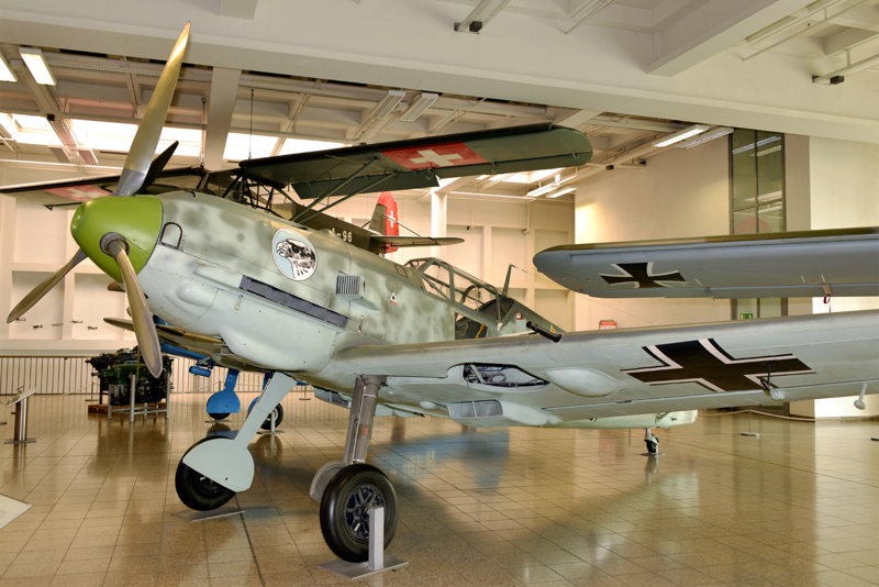 File:Bf-109E-3 at Deutsches Museum.png