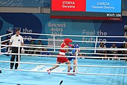 Deutsch: Boxen bei den Olympischen Jugendspielen 2018 Tag 12, 18. Oktober 2018 - Kampf um die Bronzemedaille im Fliegengewicht Mädchen – Heaven Destiny Garcia (USA, blau) schlägt Goryanana Stoeva (Bulgarien, rot) 5-0; Ringrichter ist Ishanguly Meretnyyazov (Turkmenistan). English: Boxing at the 2018 Summer Youth Olympics on 18 October 2018 – Girl's flyweight Bronze Medal Bout - Heaven Destiny Garcia (USA, blue) beats Goryanana Stoeva (Bulgaria, red) 5-0; Referee is Ishanguly Meretnyyazov (Turkmenistan). Español: Boxeo en los Juegos Olímpicos Juveniles de Verano de 2018 en 18 de octubre de 2018 - Combate a medalla de bronce de peso mosca para mujeres: Heaven Destiny Garcia (Estados Unidos, azul) le gana a Goryanana Stoeva (Bulgaria, roja) 5-0; El árbitro es Ishanguly Meretnyyazov (Turkmenistán).