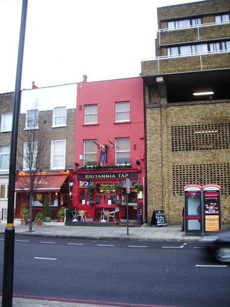 File:Britannia Tap, Warwick Road, London SW5 - geograph.org.uk - 644304.jpg