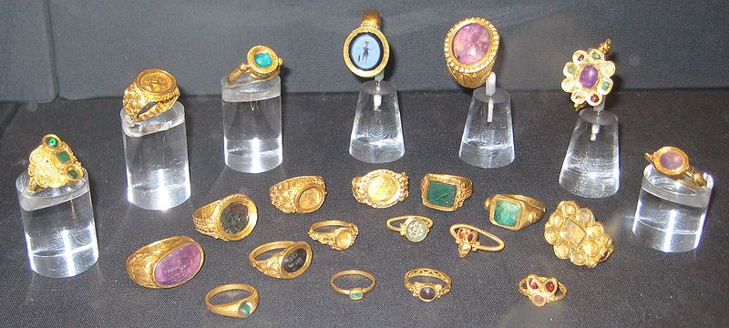 File:British Museum Thetford Hoard Rings.jpg