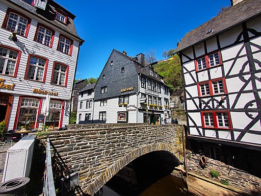 Bruecke uber Rur am Markt in Monschau Bild 1