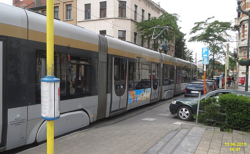 File:Brussels tram at Schaerbeek (22719232191).jpg