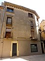 Casa al carrer del Carme i plaça dels Àlbers (Tàrrega)