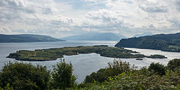 Calve Island Тобермори гольф алаңынан көрінді